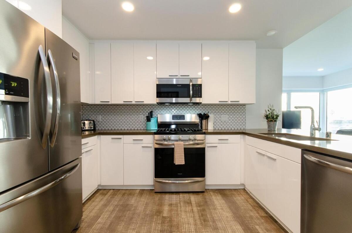 Beautiful 3br High Rise Pool, & Rooftop Views Apartamento