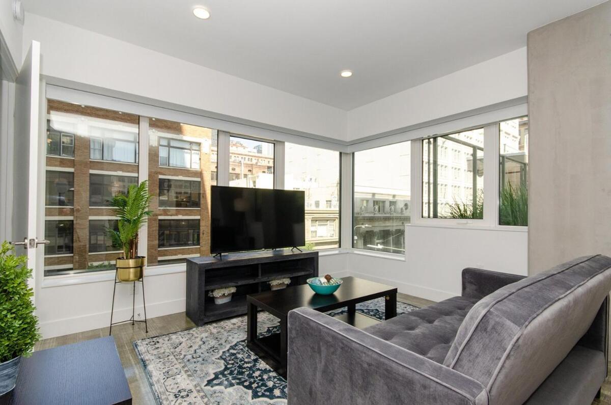 Beautiful 3br High Rise Pool, & Rooftop Views Apartamento