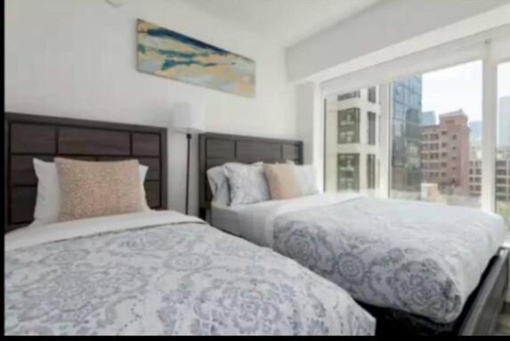 Apartamento Beautiful 3br High Rise Pool, & Rooftop Views